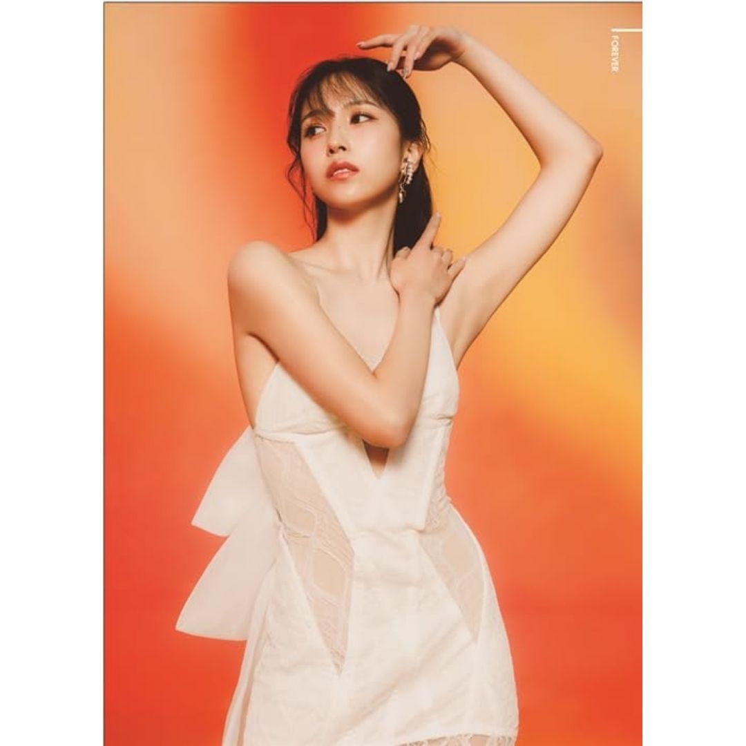 Photobook TWICE MINA Premium Koleksi Foto Eksklusif untuk Penggemar