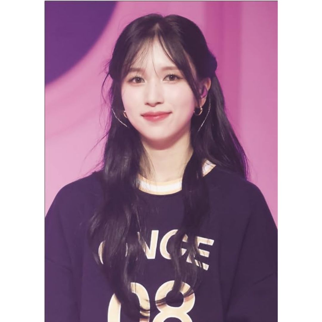 Photobook TWICE MINA Premium Koleksi Foto Eksklusif untuk Penggemar