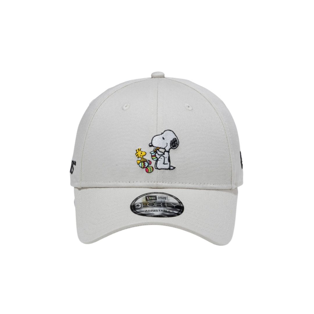 Topi Snoopy 9FORTY PEANUTS Paskah Woodstock Ivory Ukuran 56.8-60.6cm Unisex Topi Snoopy 9FORTY PEANUTS Paskah Woodstock Ivory Ukuran 56.8-60.6cm Unisex
