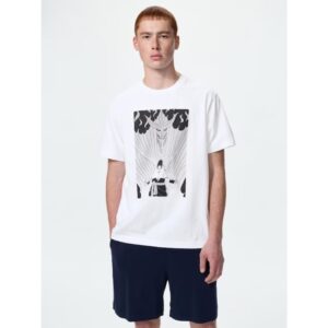 Kaos Uniqlo Naruto Sasuke White Manga UT Shueisha Edition