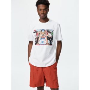 Kaos Uniqlo One Piece Group White Manga UT Shueisha Edition