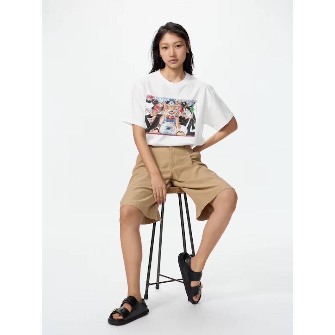 Kaos Uniqlo One Piece Group White Manga UT Shueisha Edition