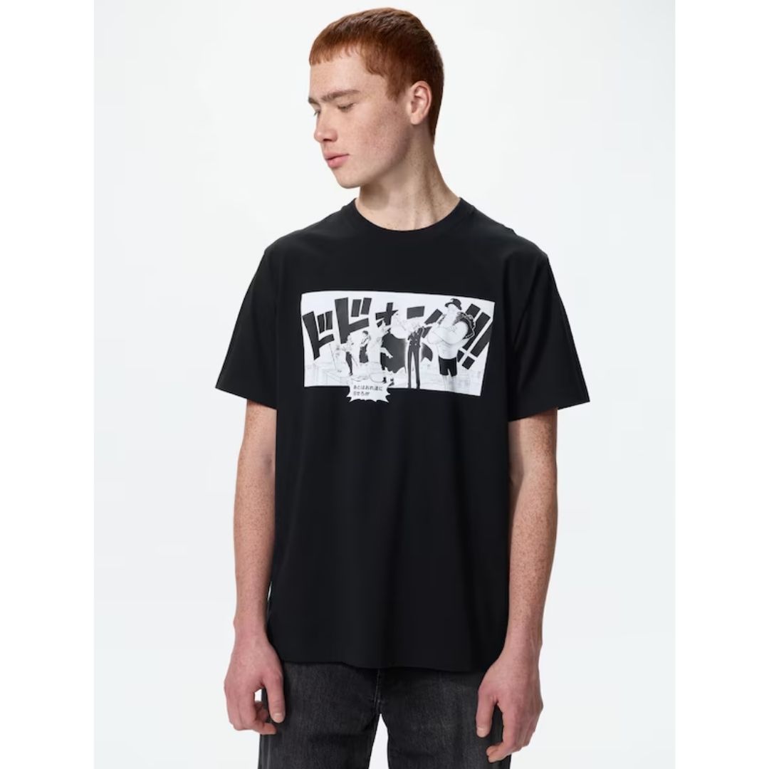 Kaos Uniqlo One Piece Straw Hat Black Manga UT Edition Kaos Uniqlo One Piece Straw Hat Black Manga UT Edition