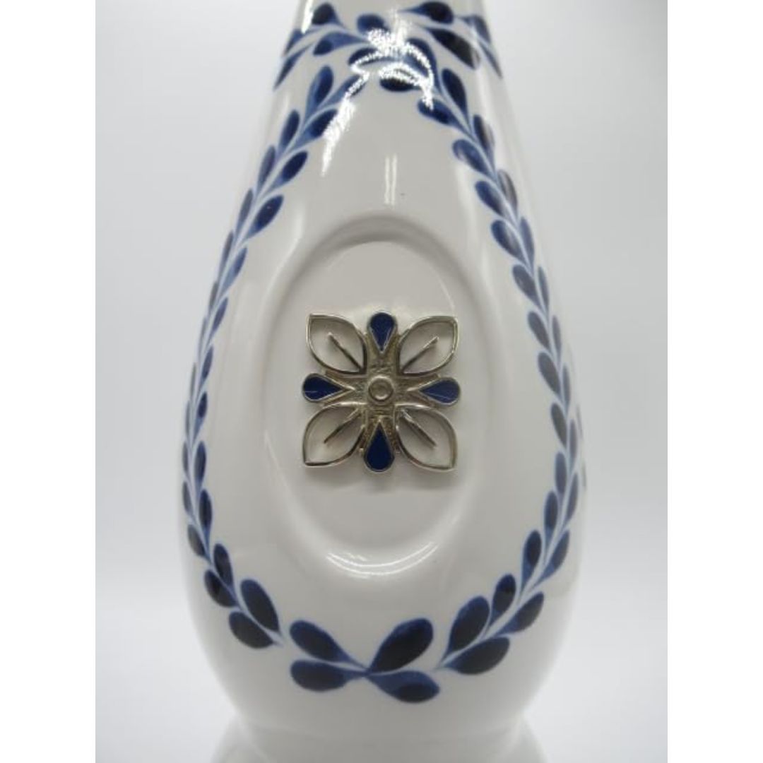 Clase Azul Tequila Reposado 40% 750ml Aged 8 Months (HC) Clase Azul Tequila Reposado 40% 750ml Aged 8 Months (HC)