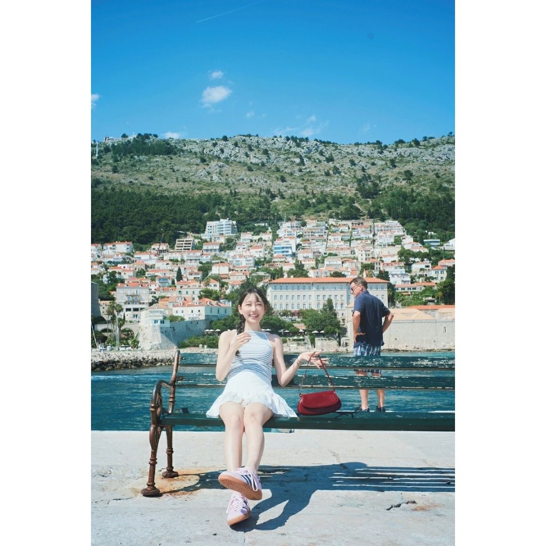 Photobook Miona Hori Crimson Afterglow Edisi Nogizaka46 Photobook Miona Hori Crimson Afterglow Edisi Nogizaka46