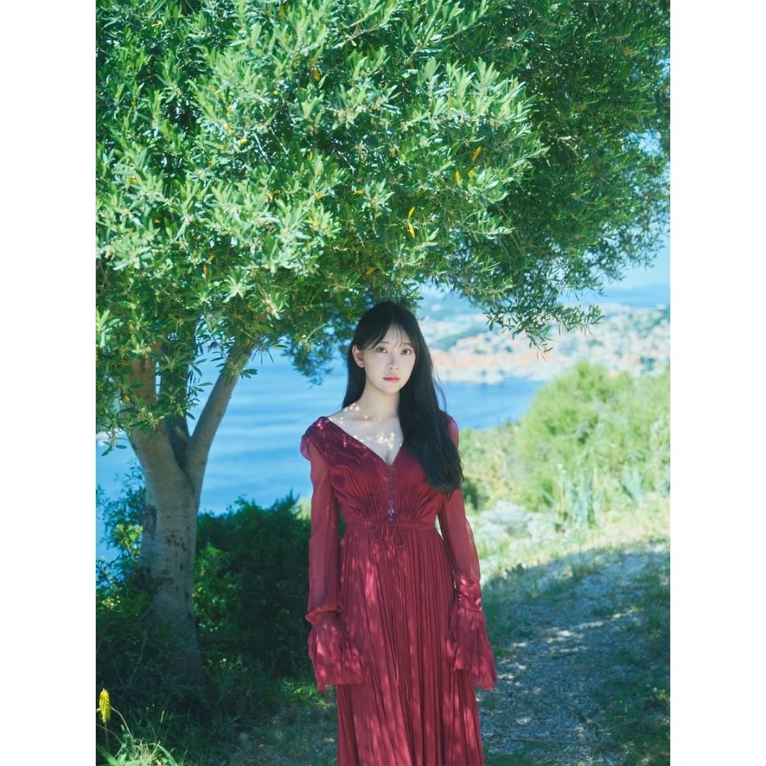 Photobook Miona Hori Crimson Afterglow Edisi Nogizaka46 Photobook Miona Hori Crimson Afterglow Edisi Nogizaka46