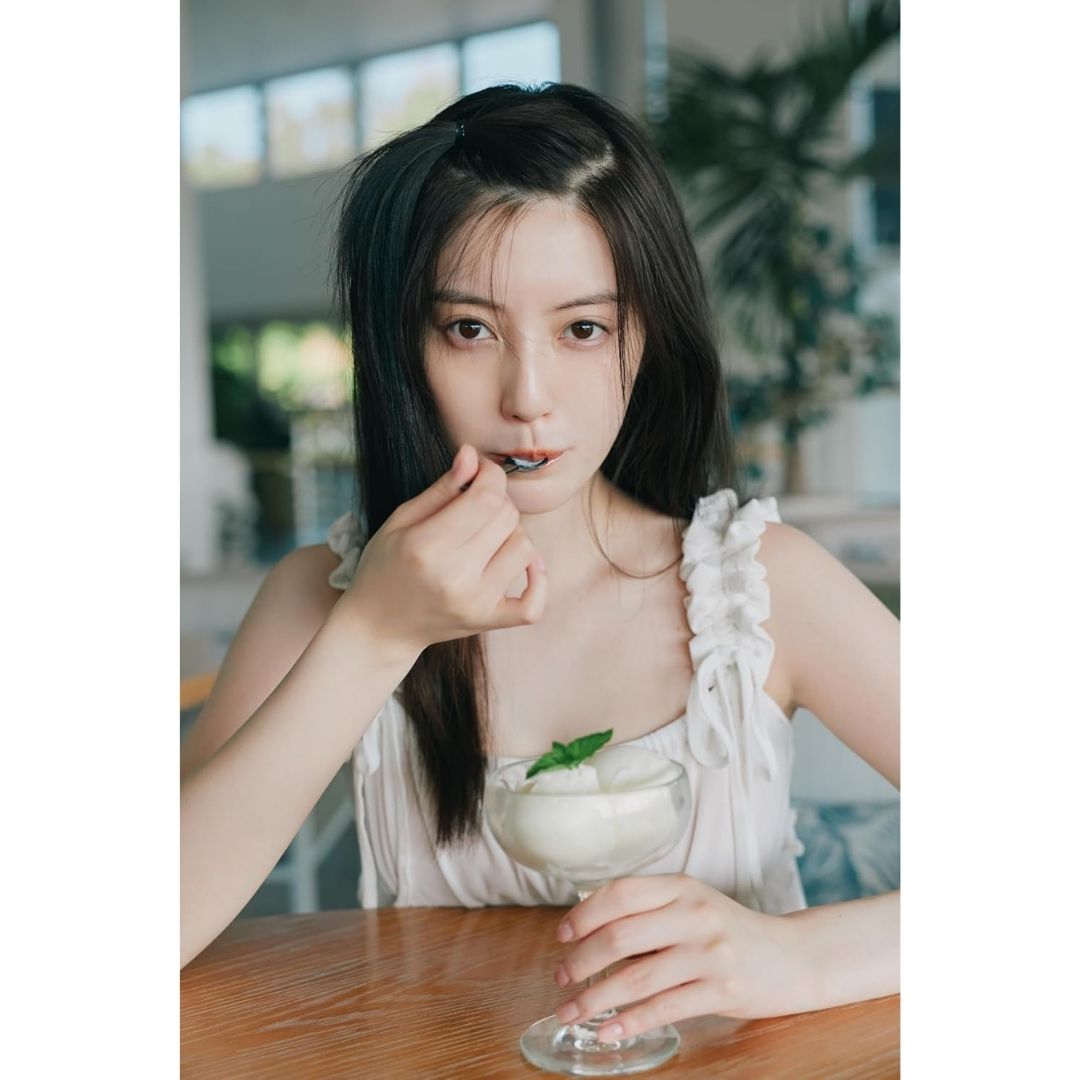 Ena Nakano Photobook LAVENDER 128 Pages Shufu to Seikatsu Sha