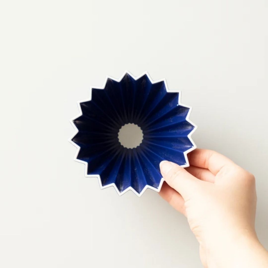 ORIGAMI Dripper Ceramic S Matte Navy untuk Seduhan Kopi Lebih Fleksibel ORIGAMI Dripper Ceramic S Matte Navy untuk Seduhan Kopi Lebih Fleksibel