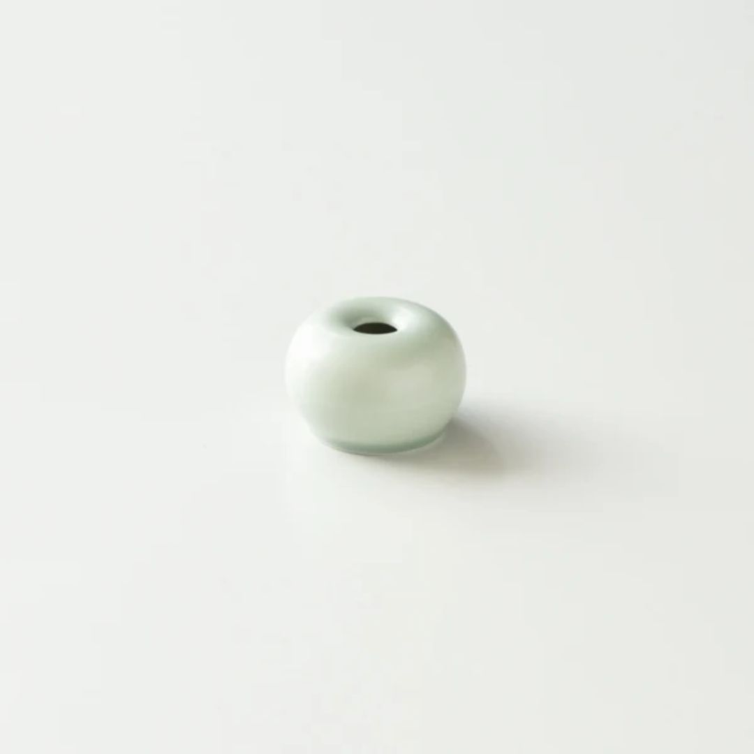ORIGAMI Matcha Whisk Stand Matte Green Porcelain Made in Japan ORIGAMI Matcha Whisk Stand Matte Green Porcelain Made in Japan