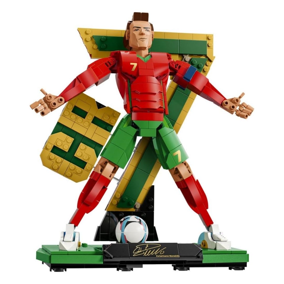 LEGO 43016 Cristiano Ronaldo Legend Edition 854 Pieces CR7 Soccer Display