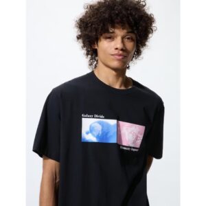 Kaos (Uniqlo) ONE PIECE (Color: 09 BLACK) Ilustrasi Epik Garp dan Coby